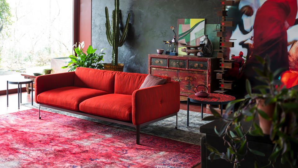 chaplins-moroso-casa-modernista-red-sofa